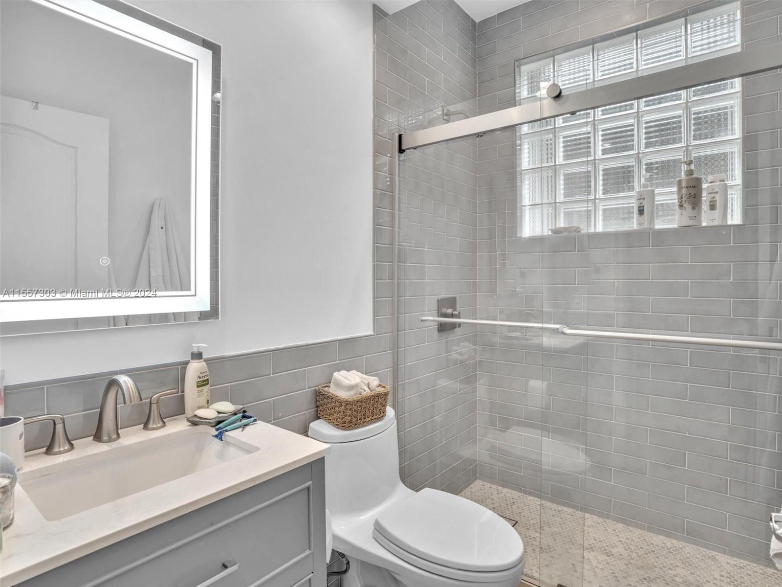 3232 NE 212th Ter, Aventura, Florida 33180, 5 Bedrooms Bedrooms, ,4 BathroomsBathrooms,Residential,For Sale,3232 NE 212th Ter,A11557303