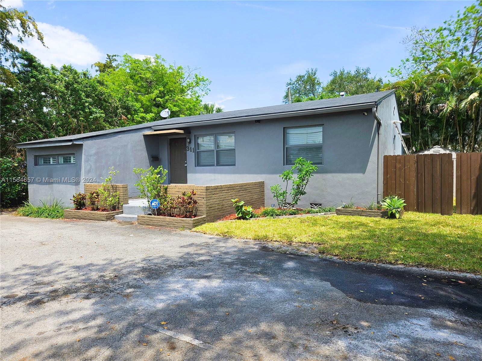 311 S 24th Ave, Hollywood, Florida 33020, 3 Bedrooms Bedrooms, ,2 BathroomsBathrooms,Residentiallease,For Rent,311 S 24th Ave,A11564657