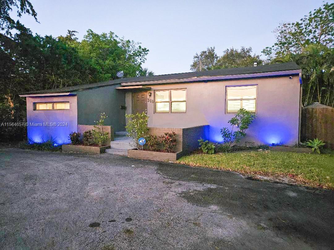 311 S 24th Ave, Hollywood, Florida 33020, 3 Bedrooms Bedrooms, ,2 BathroomsBathrooms,Residentiallease,For Rent,311 S 24th Ave,A11564657