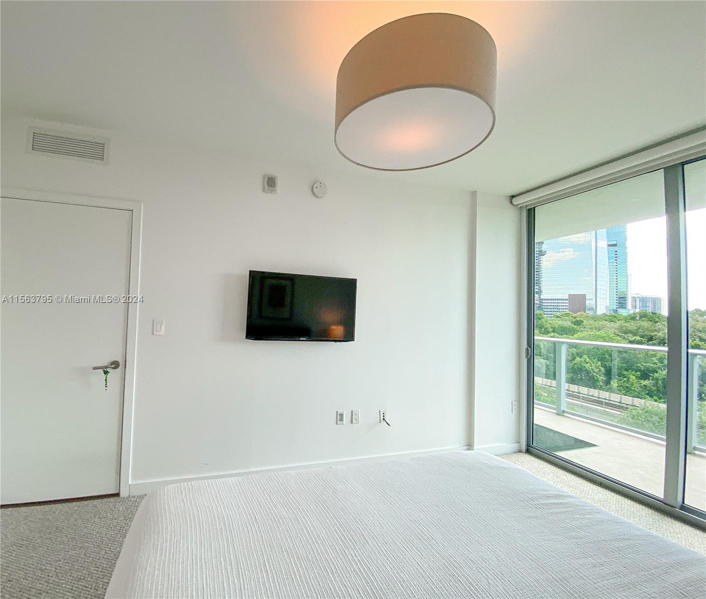 1600 SW 1 AVE 515, Miami, Florida 33129, 2 Bedrooms Bedrooms, ,2 BathroomsBathrooms,Residentiallease,For Rent,1600 SW 1 AVE 515,A11563795