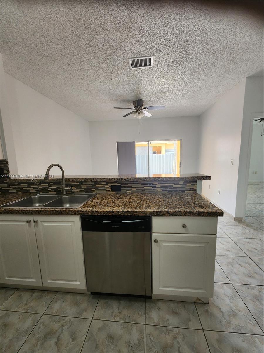 8118 NW 200th St, Hialeah, Florida 33015, 3 Bedrooms Bedrooms, ,2 BathroomsBathrooms,Residentiallease,For Rent,8118 NW 200th St,A11562645
