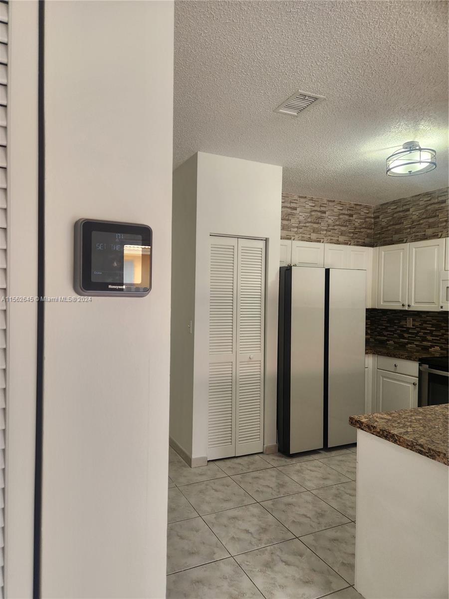 8118 NW 200th St, Hialeah, Florida 33015, 3 Bedrooms Bedrooms, ,2 BathroomsBathrooms,Residentiallease,For Rent,8118 NW 200th St,A11562645