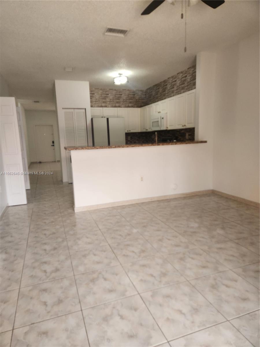 8118 NW 200th St, Hialeah, Florida 33015, 3 Bedrooms Bedrooms, ,2 BathroomsBathrooms,Residentiallease,For Rent,8118 NW 200th St,A11562645