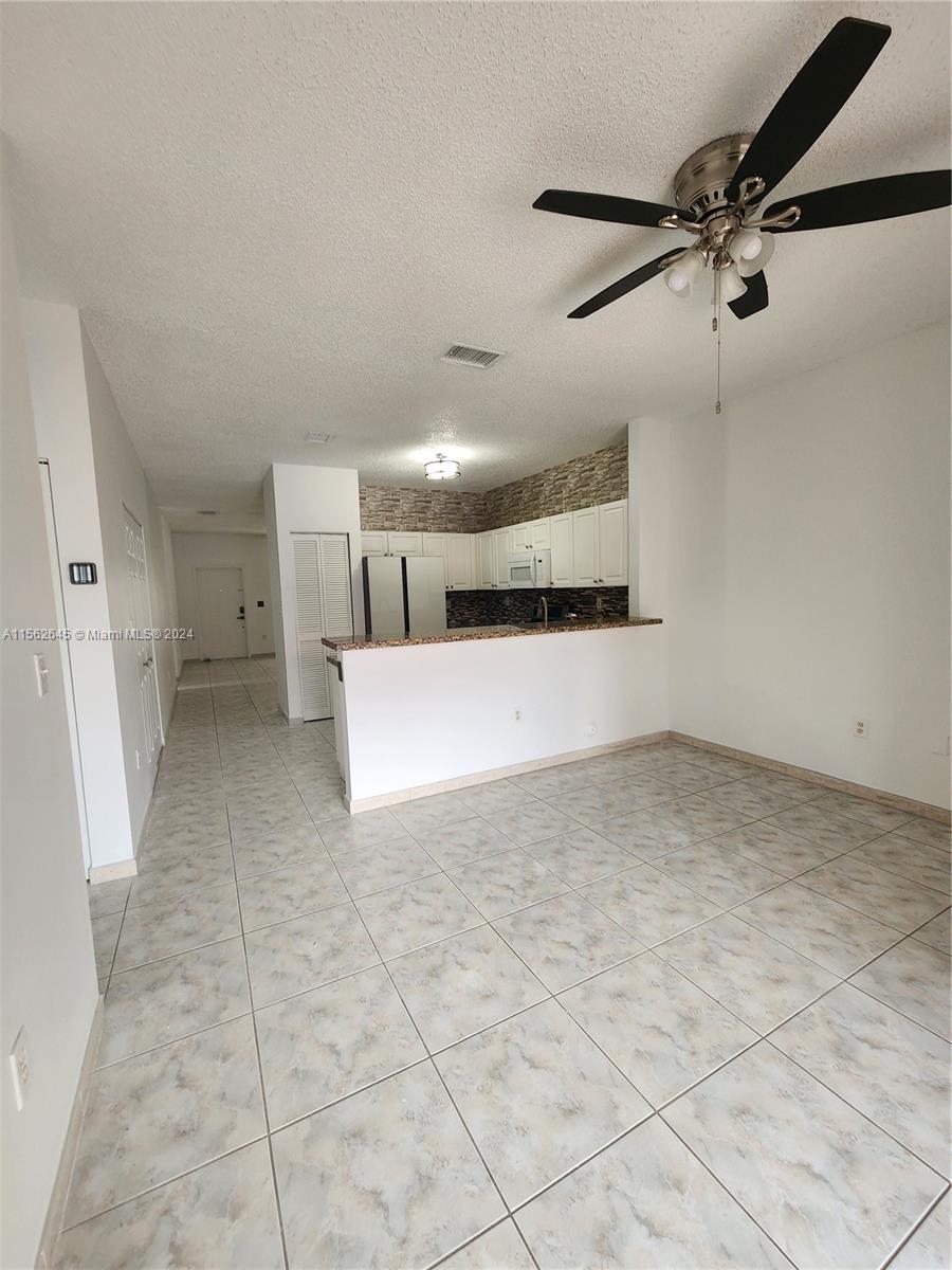 8118 NW 200th St, Hialeah, Florida 33015, 3 Bedrooms Bedrooms, ,2 BathroomsBathrooms,Residentiallease,For Rent,8118 NW 200th St,A11562645