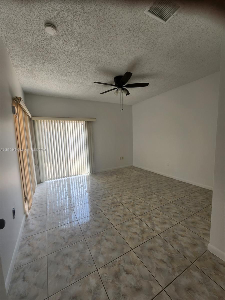 8118 NW 200th St, Hialeah, Florida 33015, 3 Bedrooms Bedrooms, ,2 BathroomsBathrooms,Residentiallease,For Rent,8118 NW 200th St,A11562645