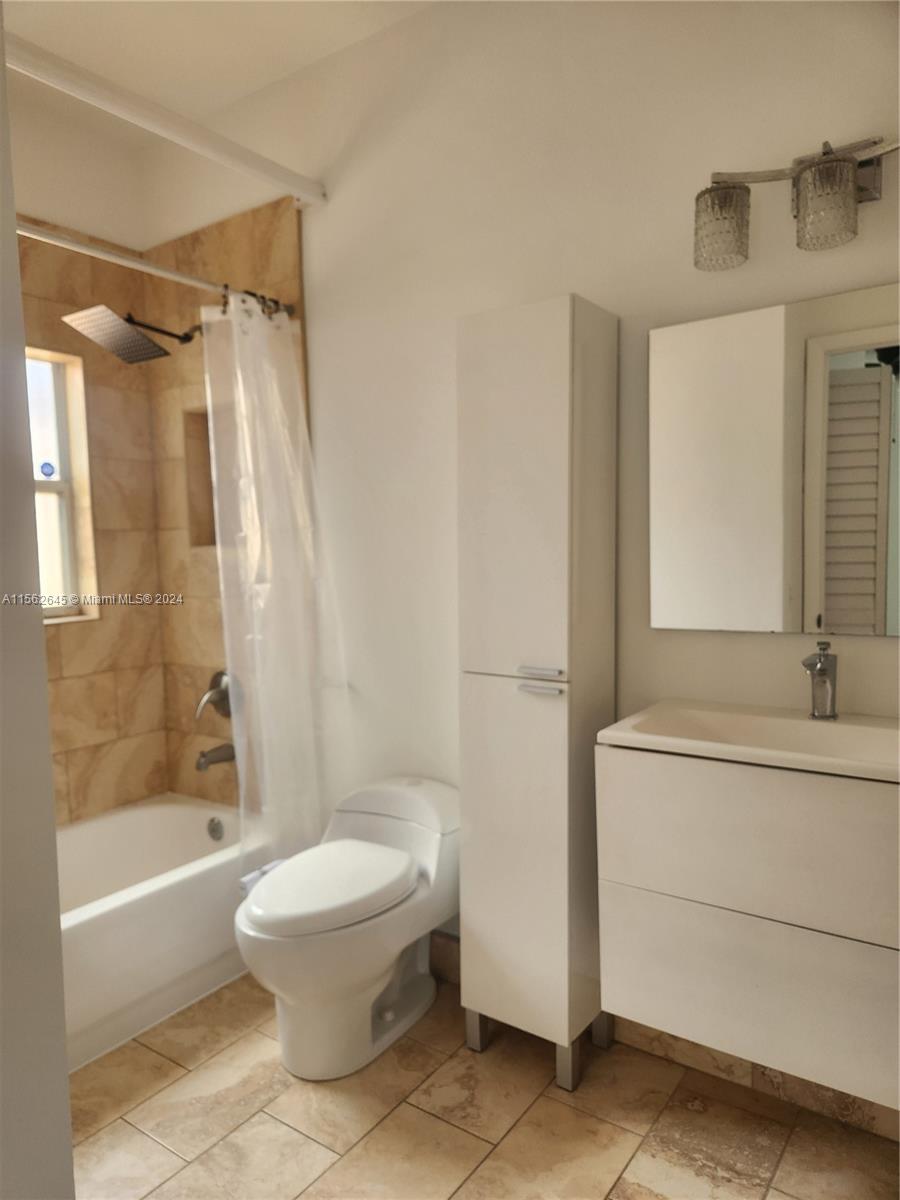 8118 NW 200th St, Hialeah, Florida 33015, 3 Bedrooms Bedrooms, ,2 BathroomsBathrooms,Residentiallease,For Rent,8118 NW 200th St,A11562645