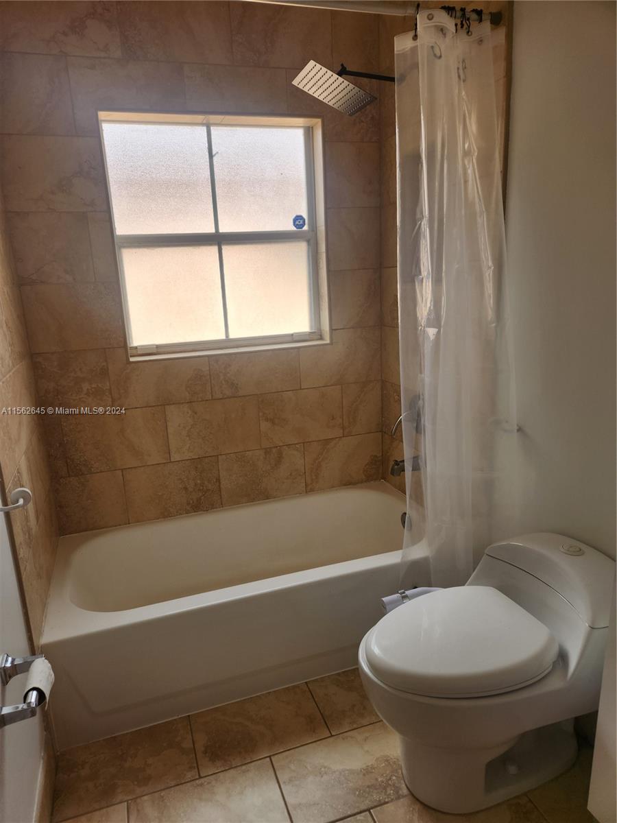 8118 NW 200th St, Hialeah, Florida 33015, 3 Bedrooms Bedrooms, ,2 BathroomsBathrooms,Residentiallease,For Rent,8118 NW 200th St,A11562645