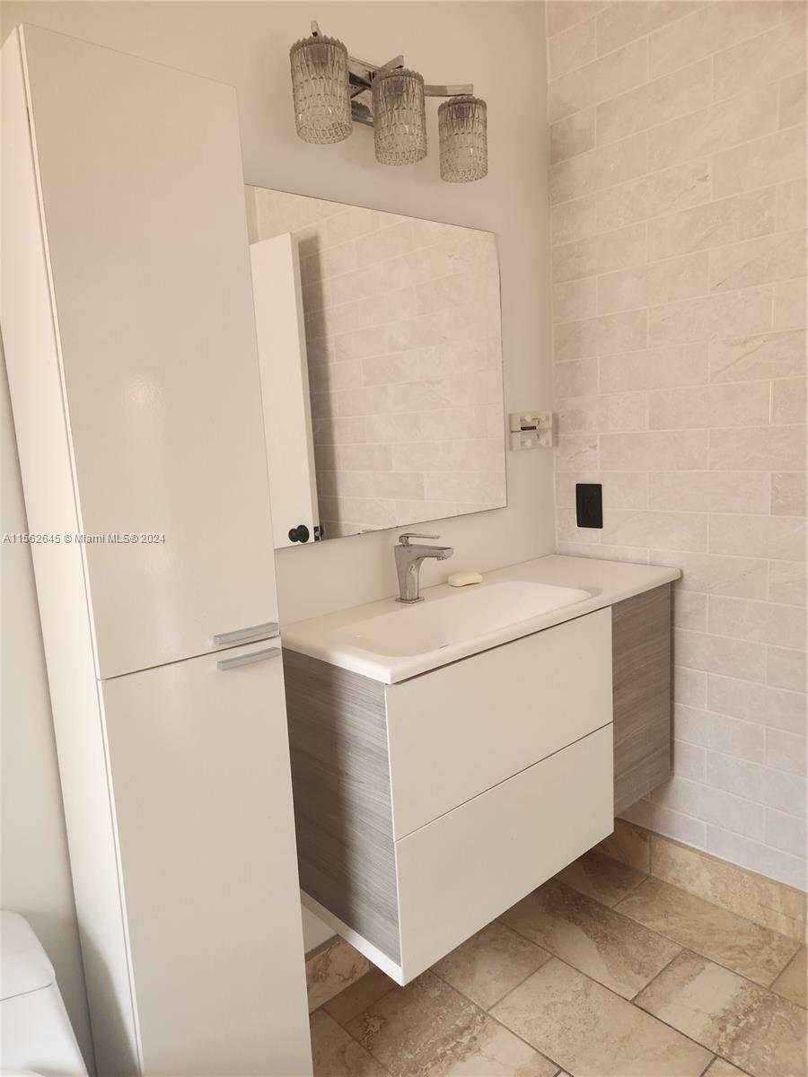 8118 NW 200th St, Hialeah, Florida 33015, 3 Bedrooms Bedrooms, ,2 BathroomsBathrooms,Residentiallease,For Rent,8118 NW 200th St,A11562645