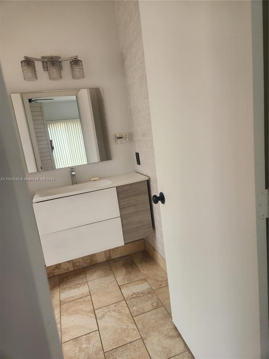 8118 NW 200th St, Hialeah, Florida 33015, 3 Bedrooms Bedrooms, ,2 BathroomsBathrooms,Residentiallease,For Rent,8118 NW 200th St,A11562645