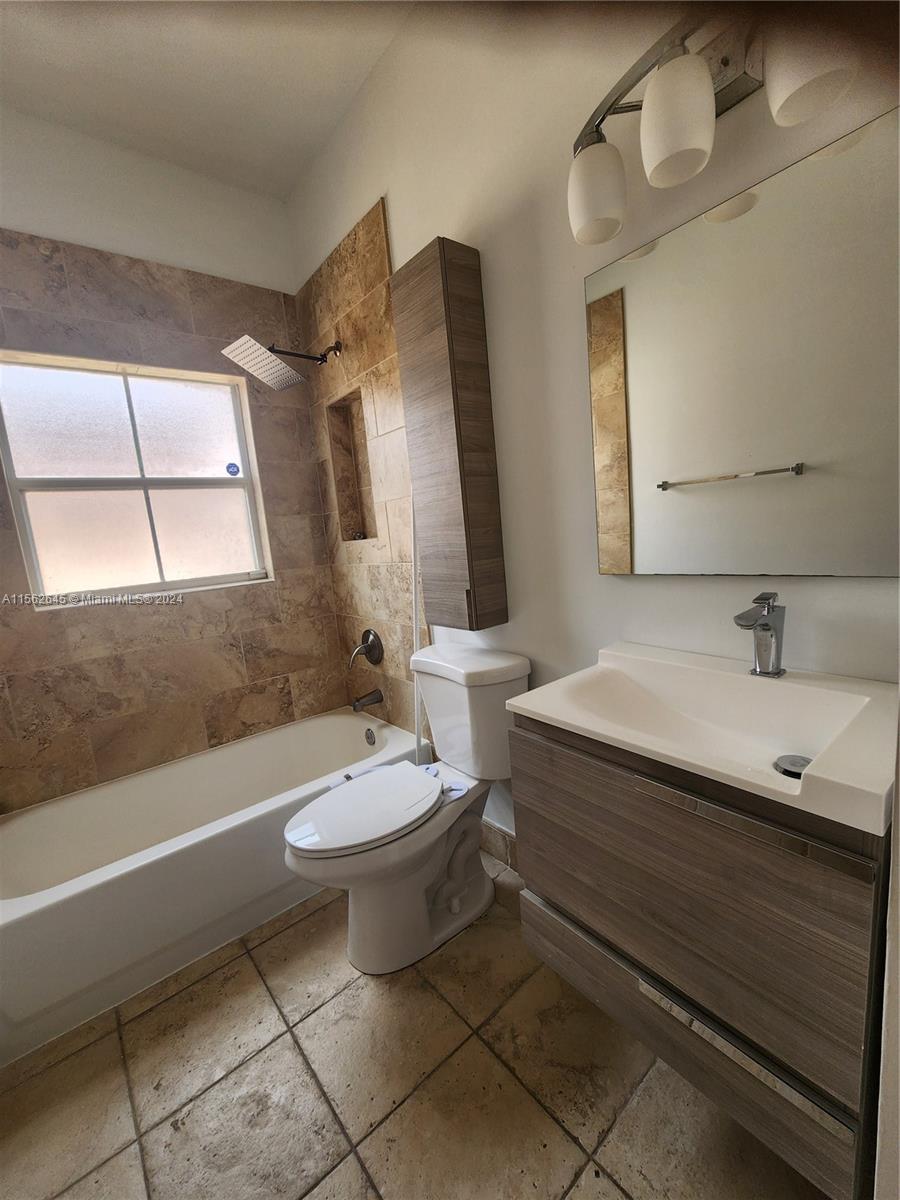 8118 NW 200th St, Hialeah, Florida 33015, 3 Bedrooms Bedrooms, ,2 BathroomsBathrooms,Residentiallease,For Rent,8118 NW 200th St,A11562645