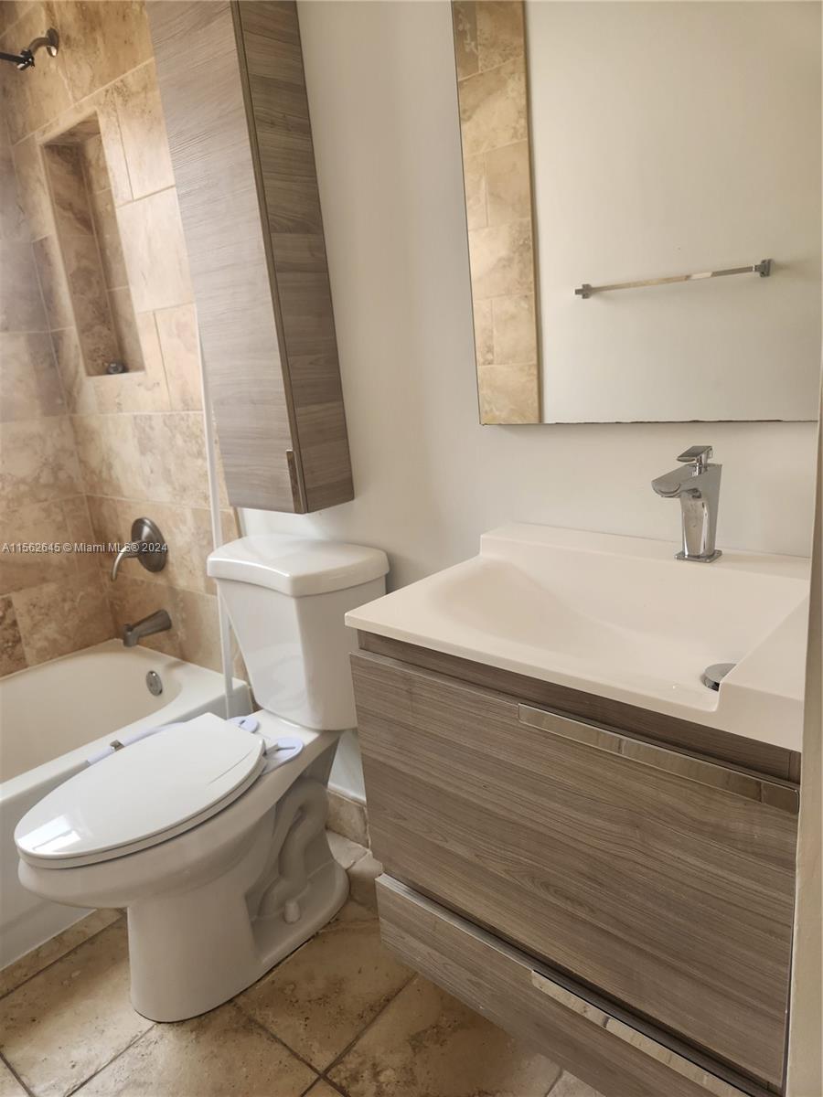 8118 NW 200th St, Hialeah, Florida 33015, 3 Bedrooms Bedrooms, ,2 BathroomsBathrooms,Residentiallease,For Rent,8118 NW 200th St,A11562645