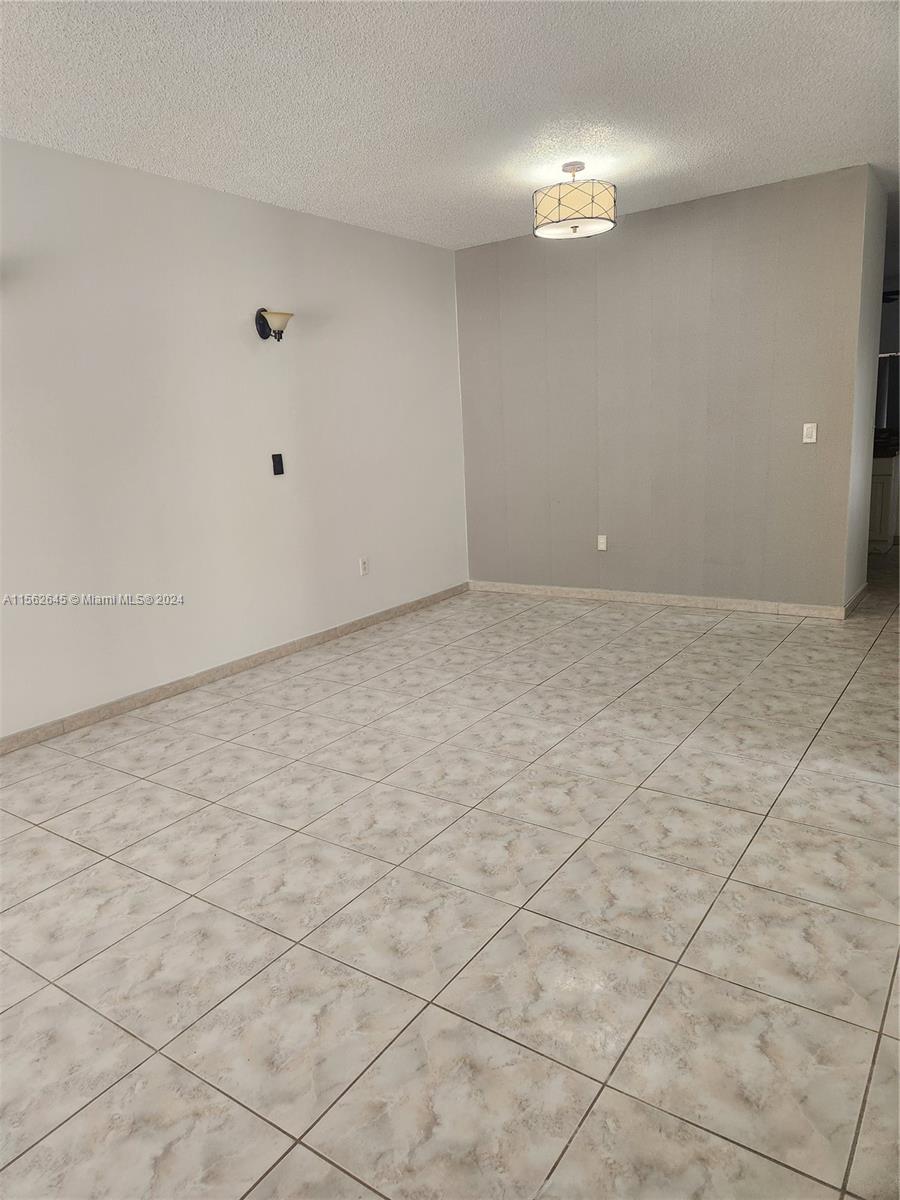8118 NW 200th St, Hialeah, Florida 33015, 3 Bedrooms Bedrooms, ,2 BathroomsBathrooms,Residentiallease,For Rent,8118 NW 200th St,A11562645