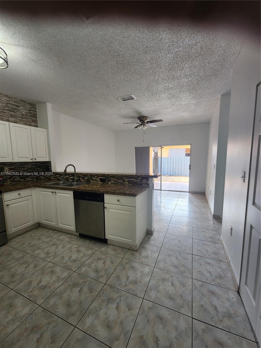 8118 NW 200th St, Hialeah, Florida 33015, 3 Bedrooms Bedrooms, ,2 BathroomsBathrooms,Residentiallease,For Rent,8118 NW 200th St,A11562645