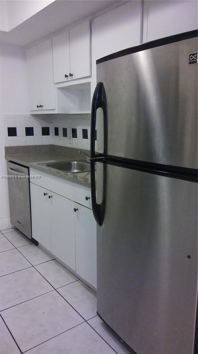 12150 NE 19th Ave 3, North Miami, Florida 33181, 1 Bedroom Bedrooms, ,1 BathroomBathrooms,Residentiallease,For Rent,12150 NE 19th Ave 3,A11565479