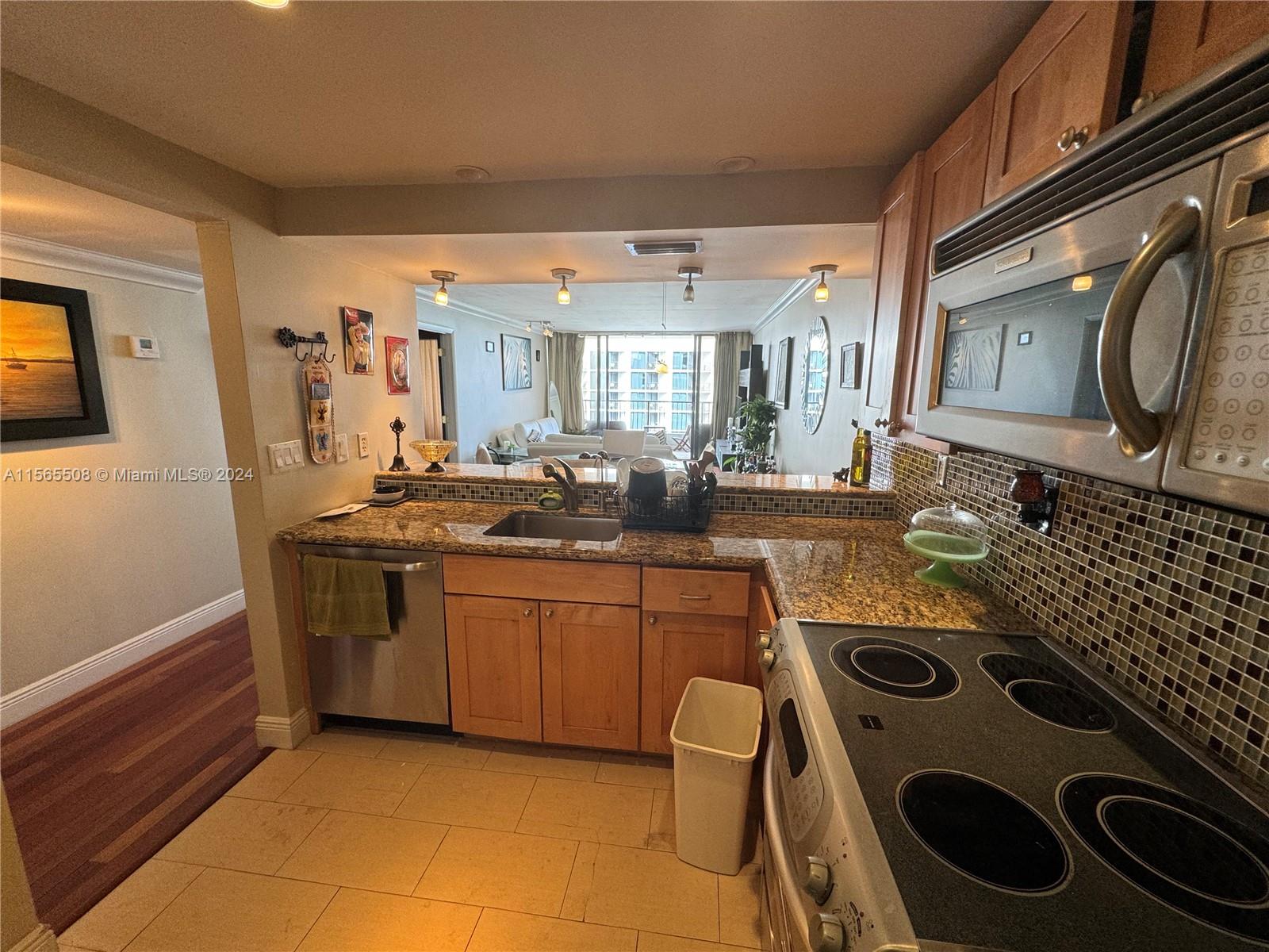 555 NE 15th St 32F, Miami, Florida 33132, 1 Bedroom Bedrooms, ,1 BathroomBathrooms,Residentiallease,For Rent,555 NE 15th St 32F,A11565508