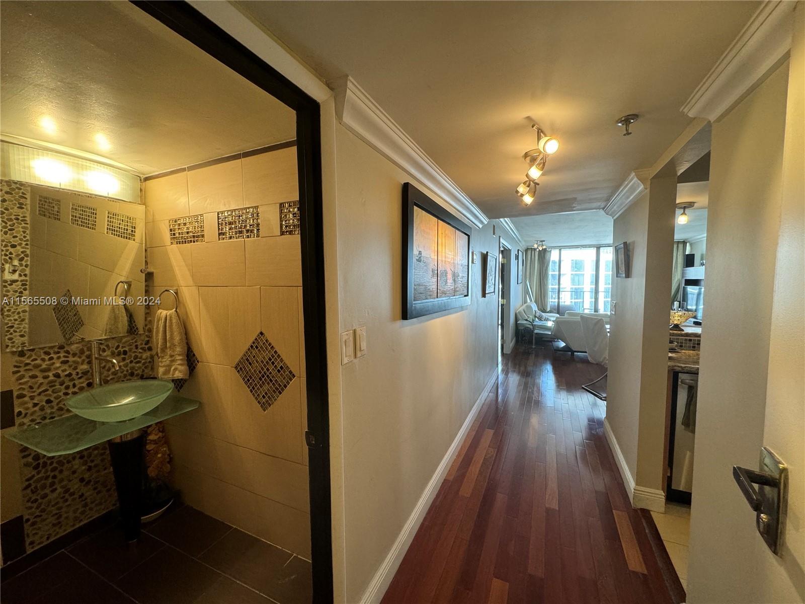 555 NE 15th St 32F, Miami, Florida 33132, 1 Bedroom Bedrooms, ,1 BathroomBathrooms,Residentiallease,For Rent,555 NE 15th St 32F,A11565508