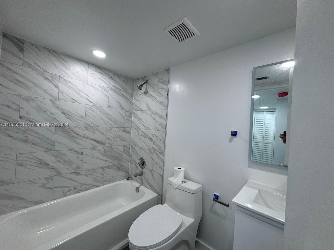 850 N Miami Ave W-2108, Miami, Florida 33132, 2 Bedrooms Bedrooms, ,2 BathroomsBathrooms,Residentiallease,For Rent,850 N Miami Ave W-2108,A11565551