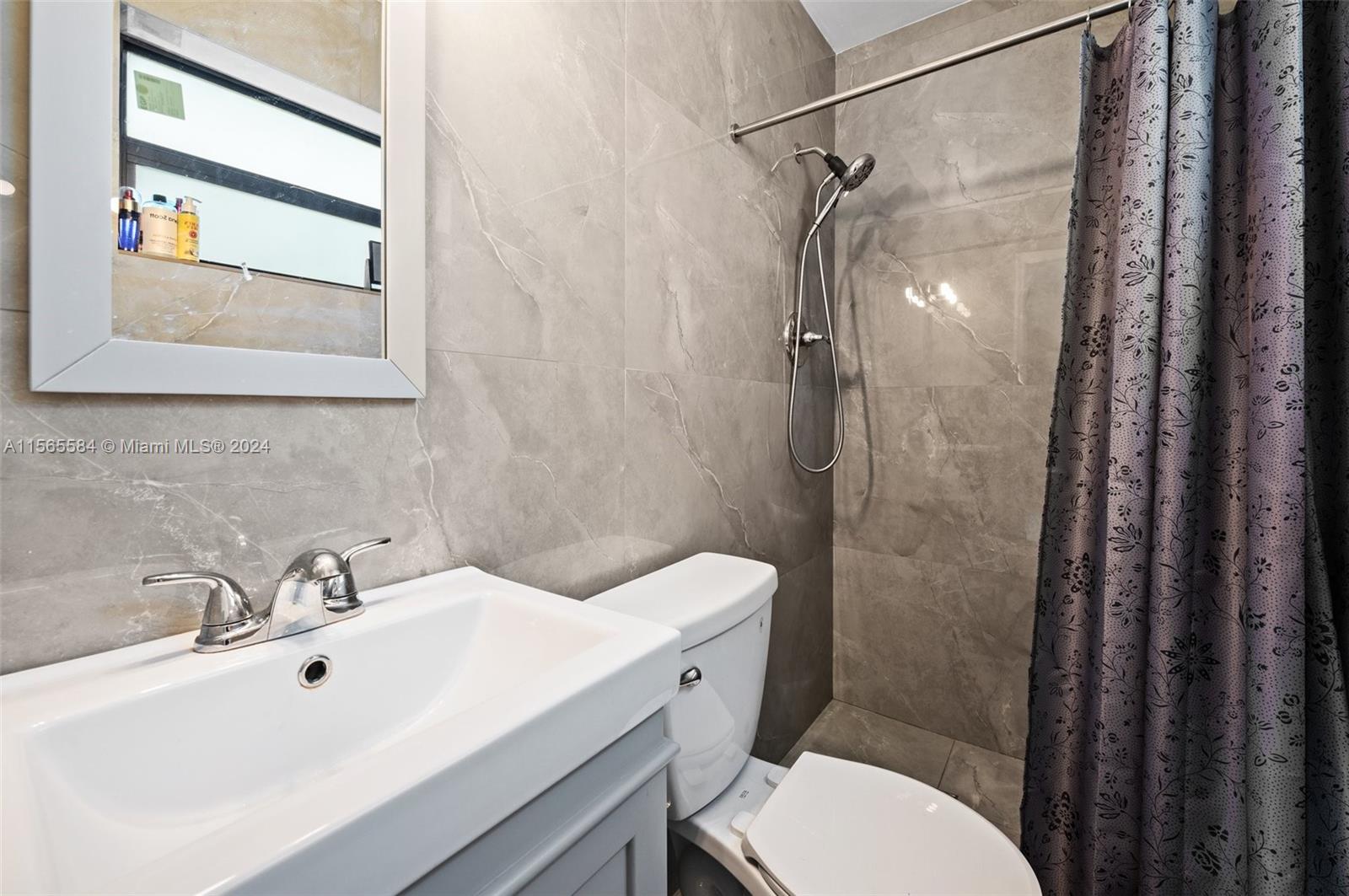 2631 Roosevelt St, Hollywood, Florida 33020, 3 Bedrooms Bedrooms, ,2 BathroomsBathrooms,Residential,For Sale,2631 Roosevelt St,A11565584