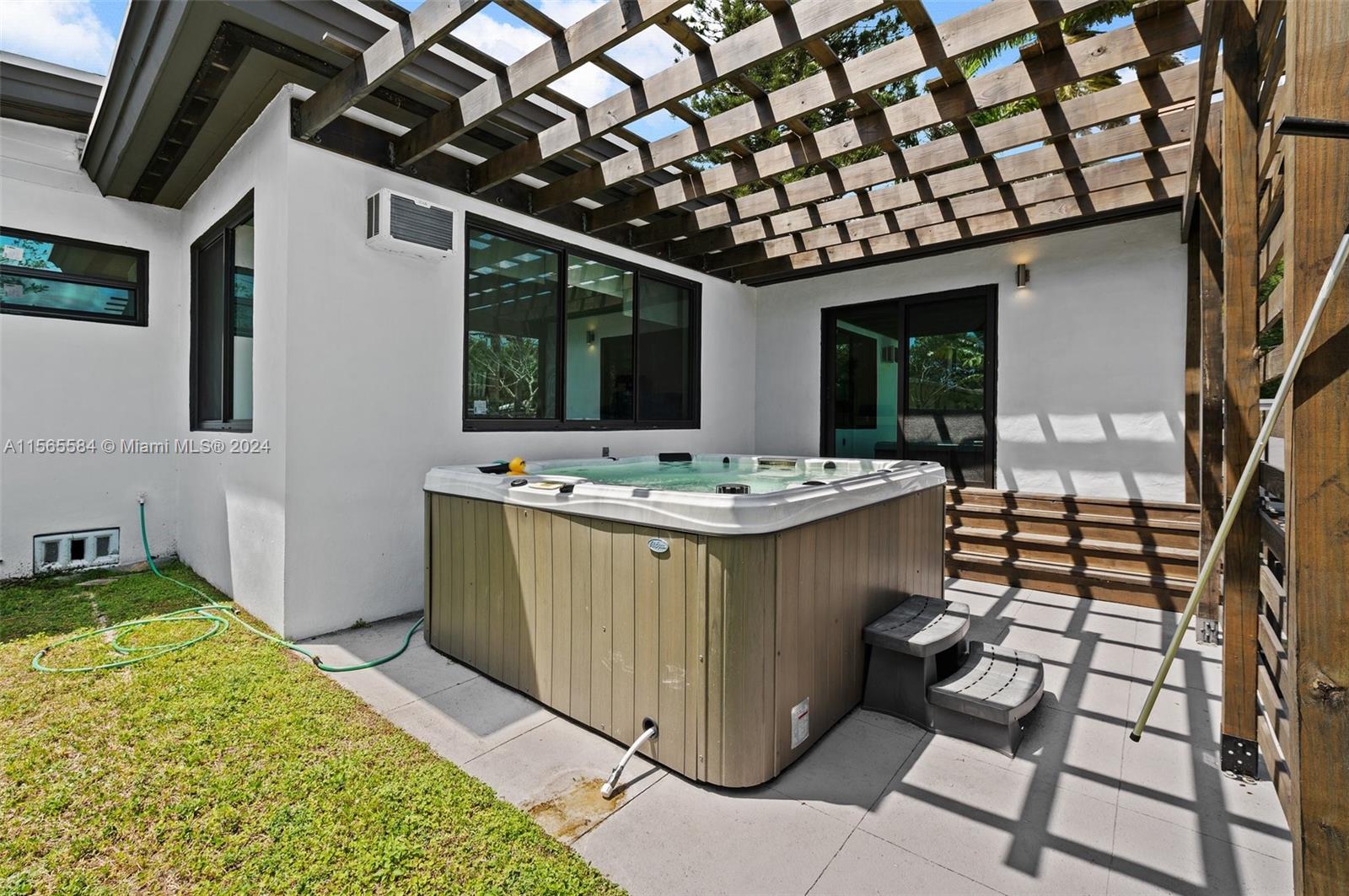 2631 Roosevelt St, Hollywood, Florida 33020, 3 Bedrooms Bedrooms, ,2 BathroomsBathrooms,Residential,For Sale,2631 Roosevelt St,A11565584