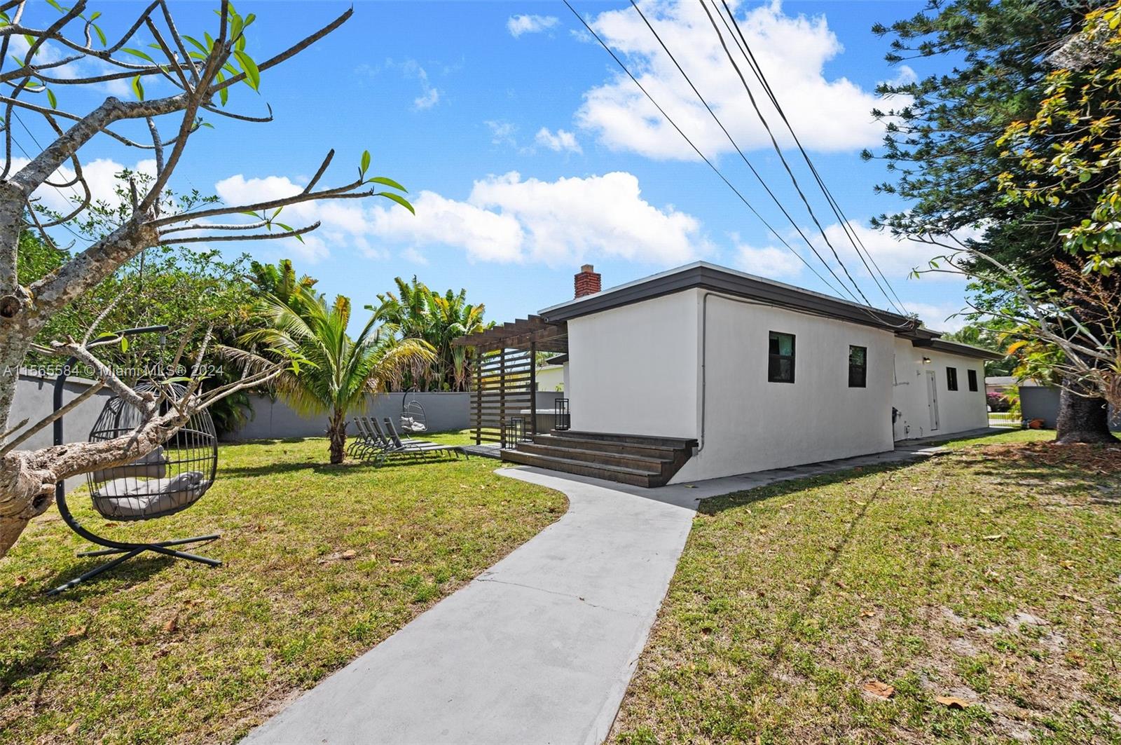 2631 Roosevelt St, Hollywood, Florida 33020, 3 Bedrooms Bedrooms, ,2 BathroomsBathrooms,Residential,For Sale,2631 Roosevelt St,A11565584