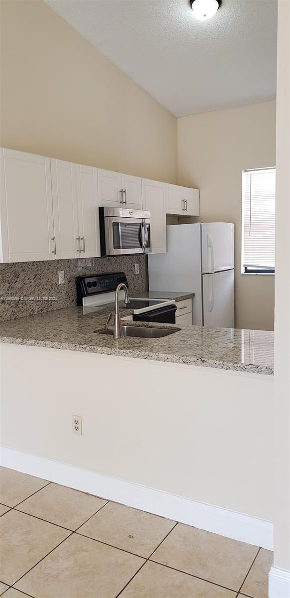 6707 NW 193rd Ln 0, Hialeah, Florida 33015, 2 Bedrooms Bedrooms, ,2 BathroomsBathrooms,Residentiallease,For Rent,6707 NW 193rd Ln 0,A11565596