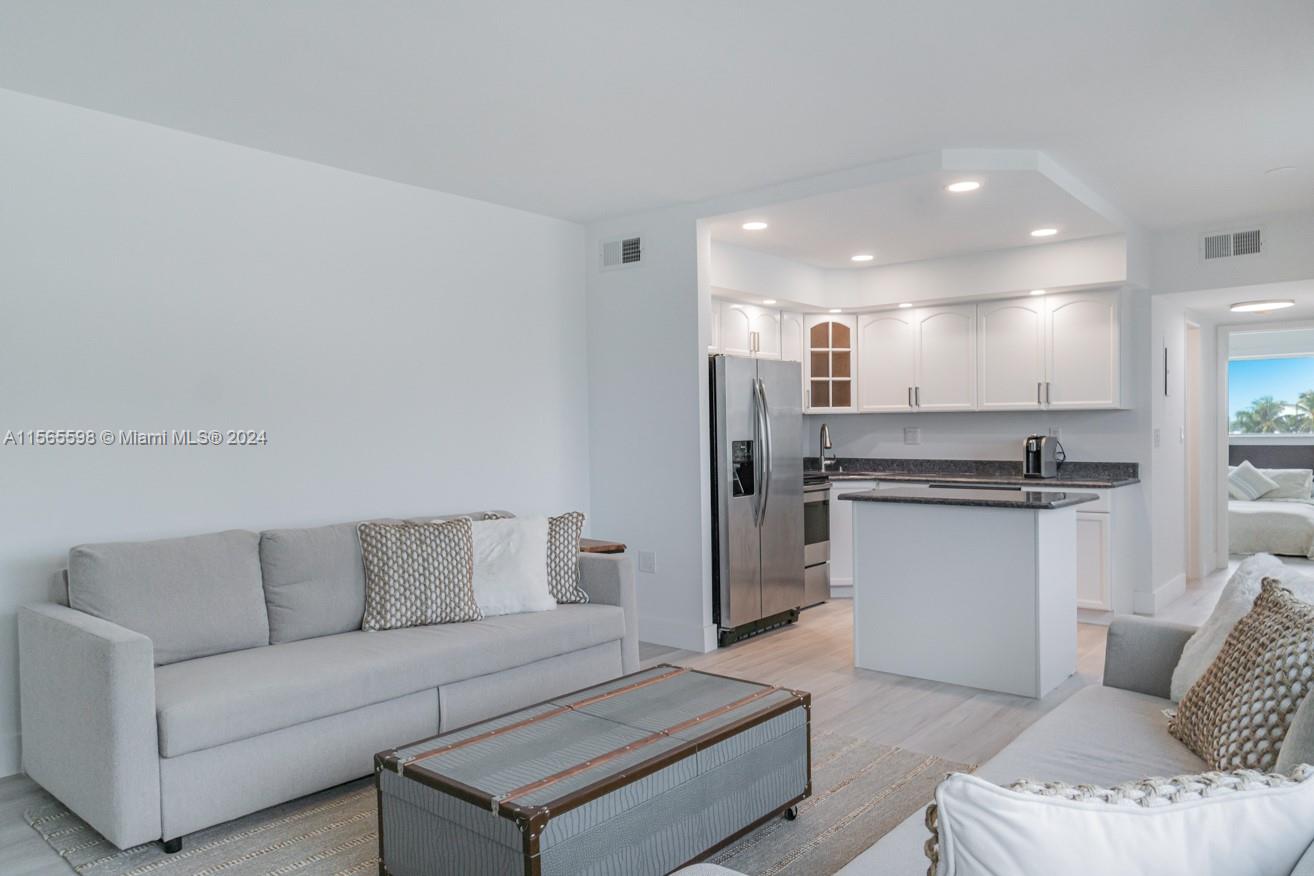 300 Oregon St 309, Hollywood, Florida 33019, 1 Bedroom Bedrooms, ,1 BathroomBathrooms,Residential,For Sale,300 Oregon St 309,A11565598