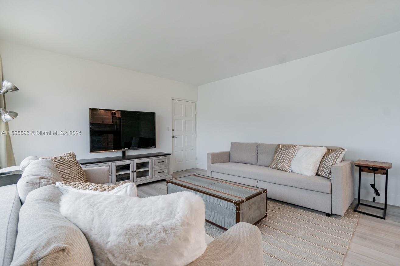 300 Oregon St 309, Hollywood, Florida 33019, 1 Bedroom Bedrooms, ,1 BathroomBathrooms,Residential,For Sale,300 Oregon St 309,A11565598