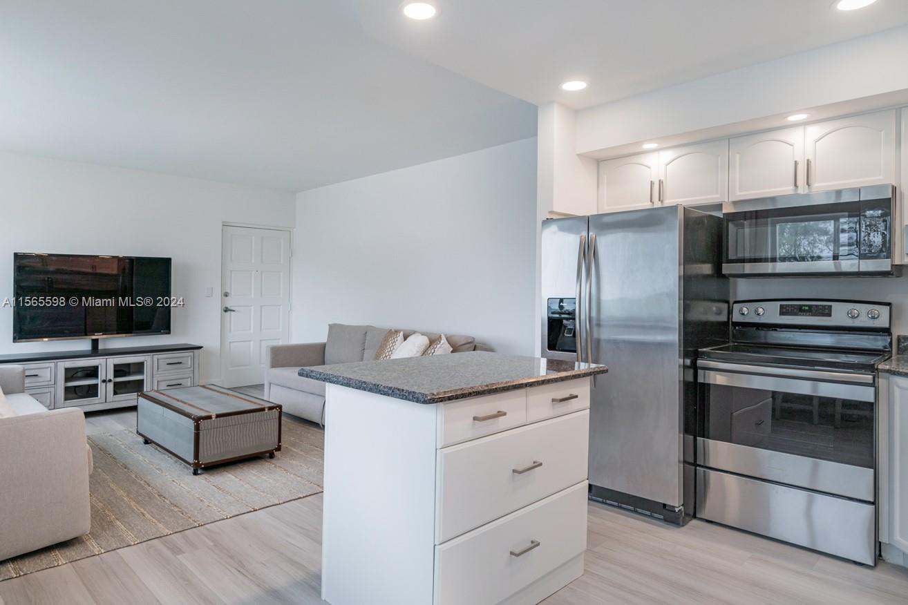 300 Oregon St 309, Hollywood, Florida 33019, 1 Bedroom Bedrooms, ,1 BathroomBathrooms,Residential,For Sale,300 Oregon St 309,A11565598