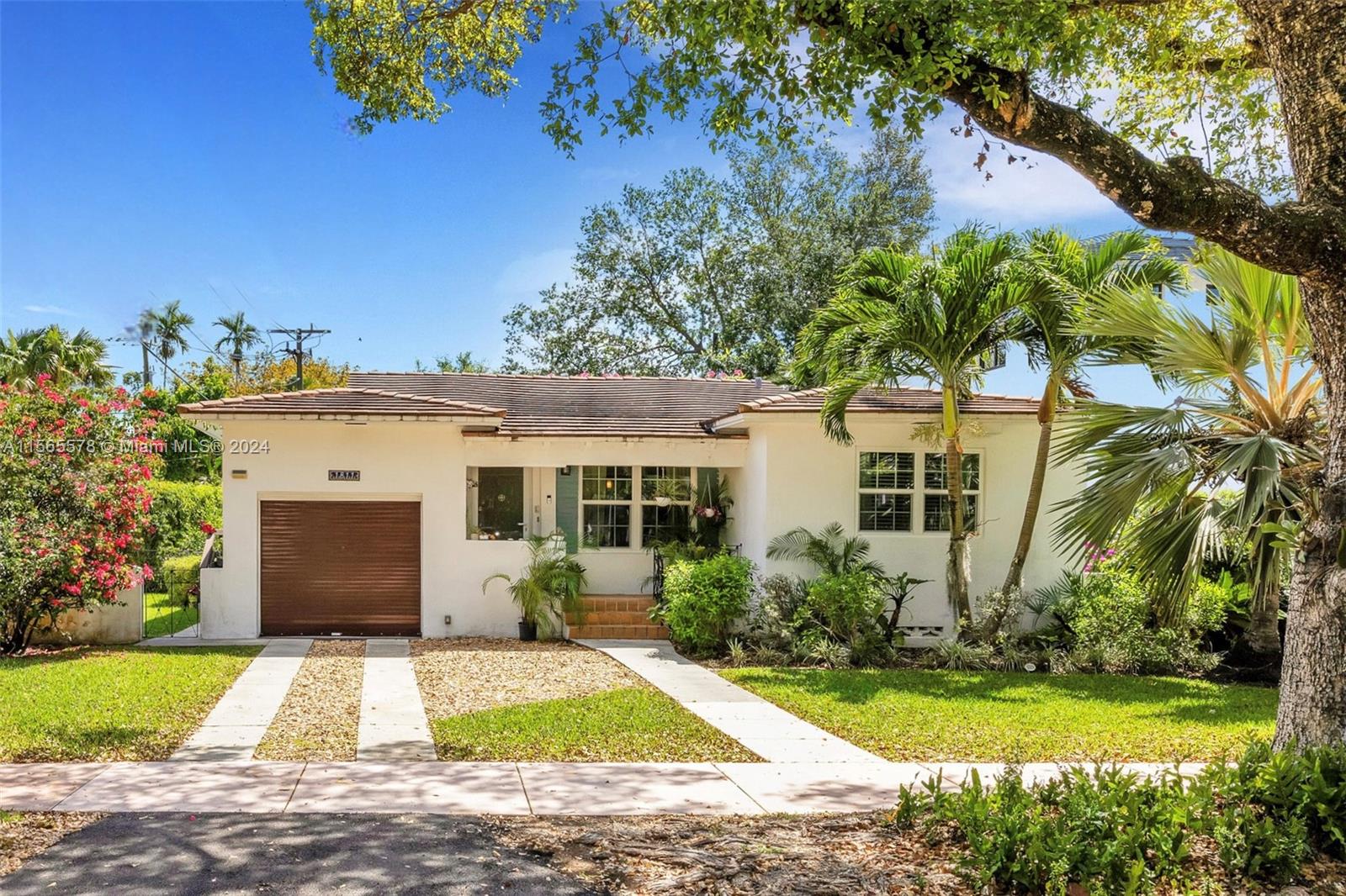 1811 Cortez St, Coral Gables, Florida 33134, 2 Bedrooms Bedrooms, ,2 BathroomsBathrooms,Residential,For Sale,1811 Cortez St,A11565578