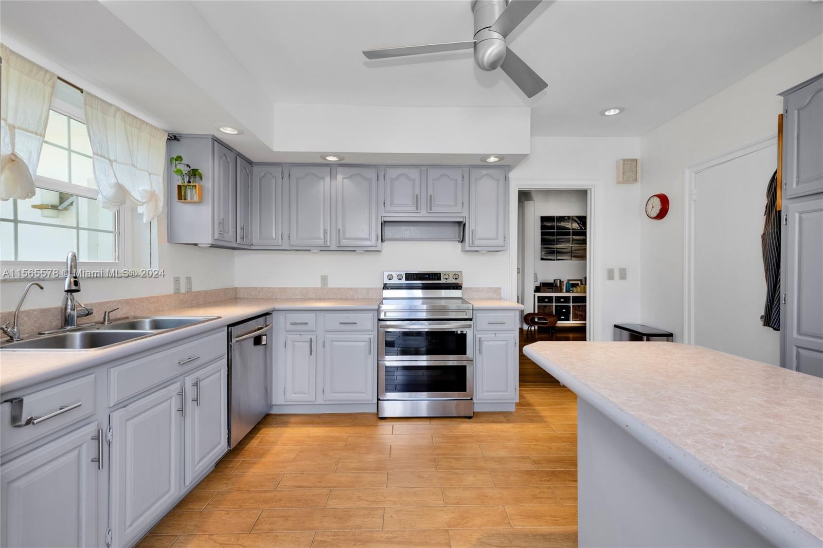 1811 Cortez St, Coral Gables, Florida 33134, 2 Bedrooms Bedrooms, ,2 BathroomsBathrooms,Residential,For Sale,1811 Cortez St,A11565578