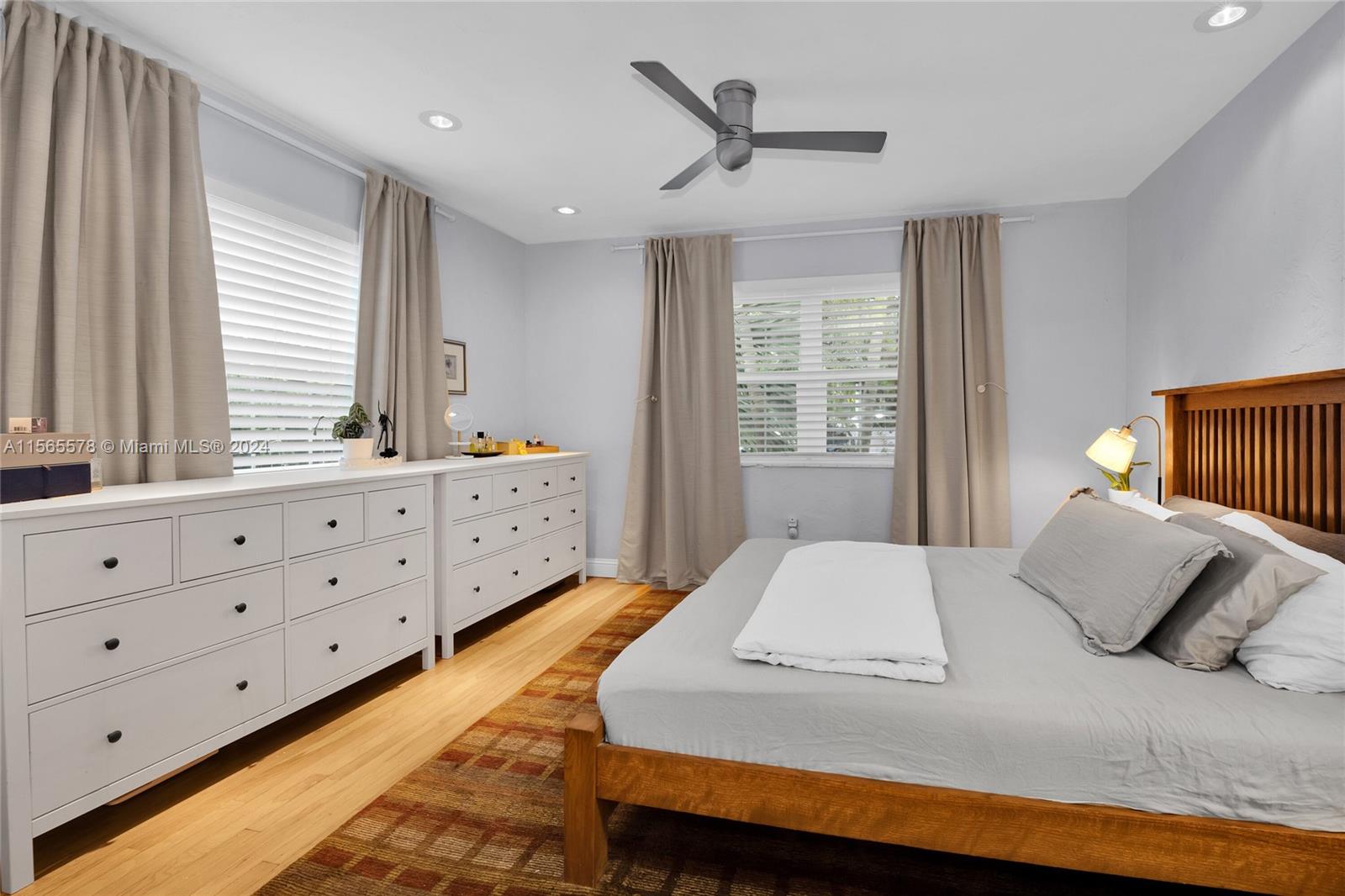 1811 Cortez St, Coral Gables, Florida 33134, 2 Bedrooms Bedrooms, ,2 BathroomsBathrooms,Residential,For Sale,1811 Cortez St,A11565578