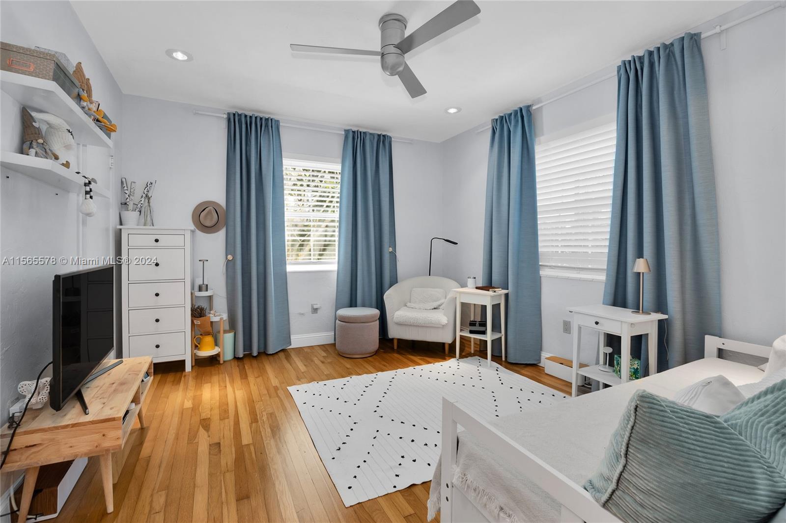1811 Cortez St, Coral Gables, Florida 33134, 2 Bedrooms Bedrooms, ,2 BathroomsBathrooms,Residential,For Sale,1811 Cortez St,A11565578
