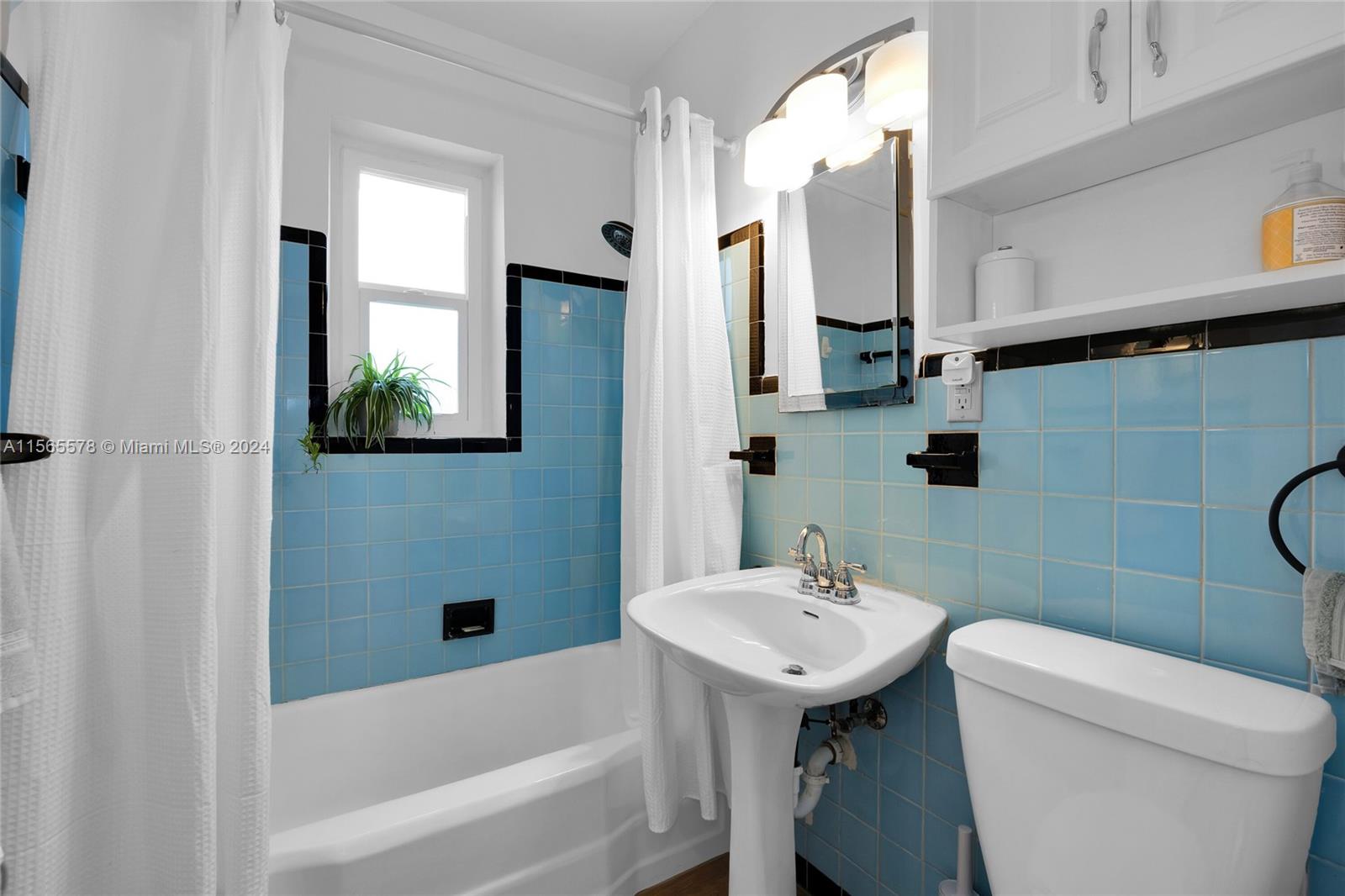 1811 Cortez St, Coral Gables, Florida 33134, 2 Bedrooms Bedrooms, ,2 BathroomsBathrooms,Residential,For Sale,1811 Cortez St,A11565578
