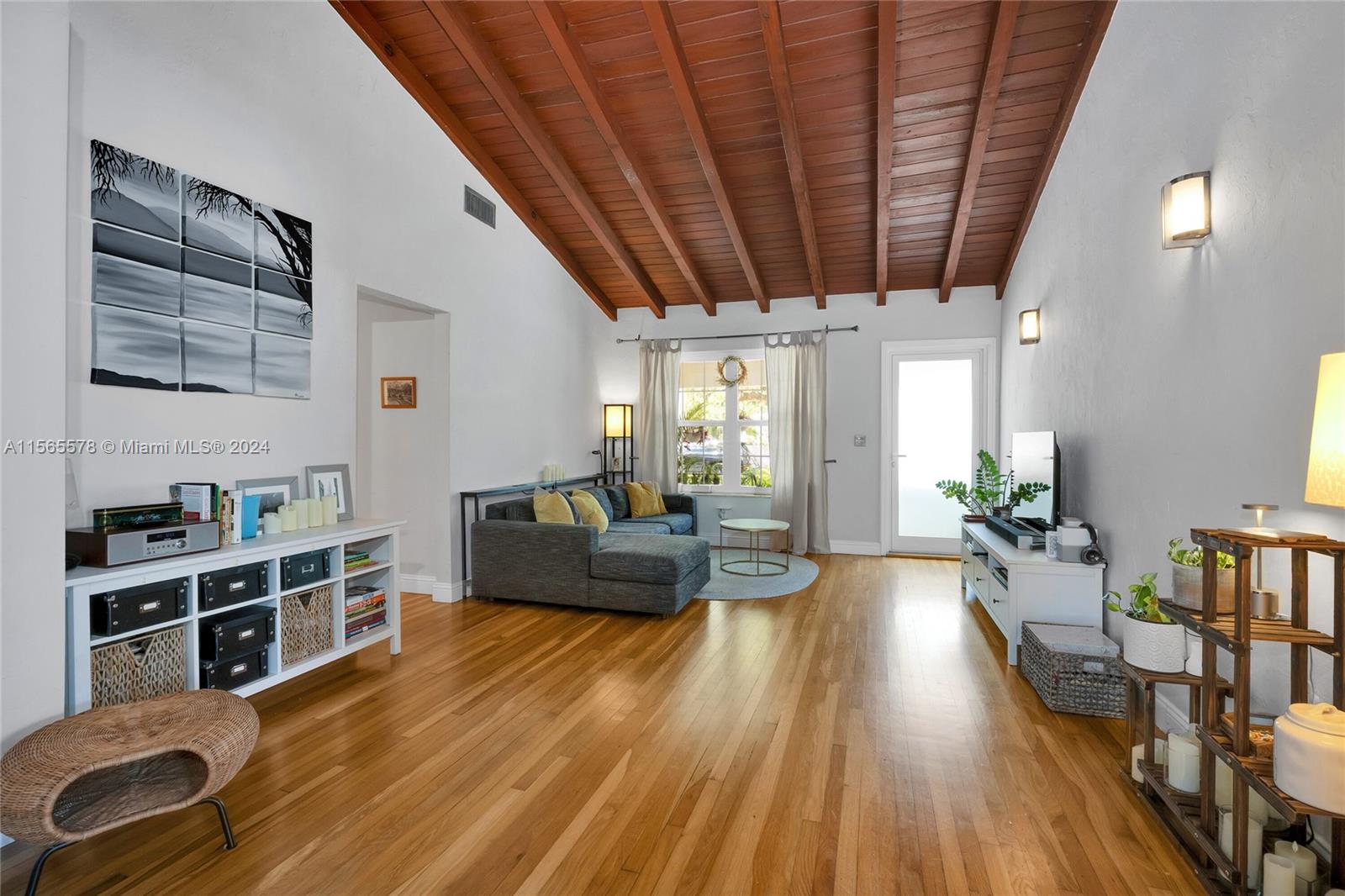 1811 Cortez St, Coral Gables, Florida 33134, 2 Bedrooms Bedrooms, ,2 BathroomsBathrooms,Residential,For Sale,1811 Cortez St,A11565578