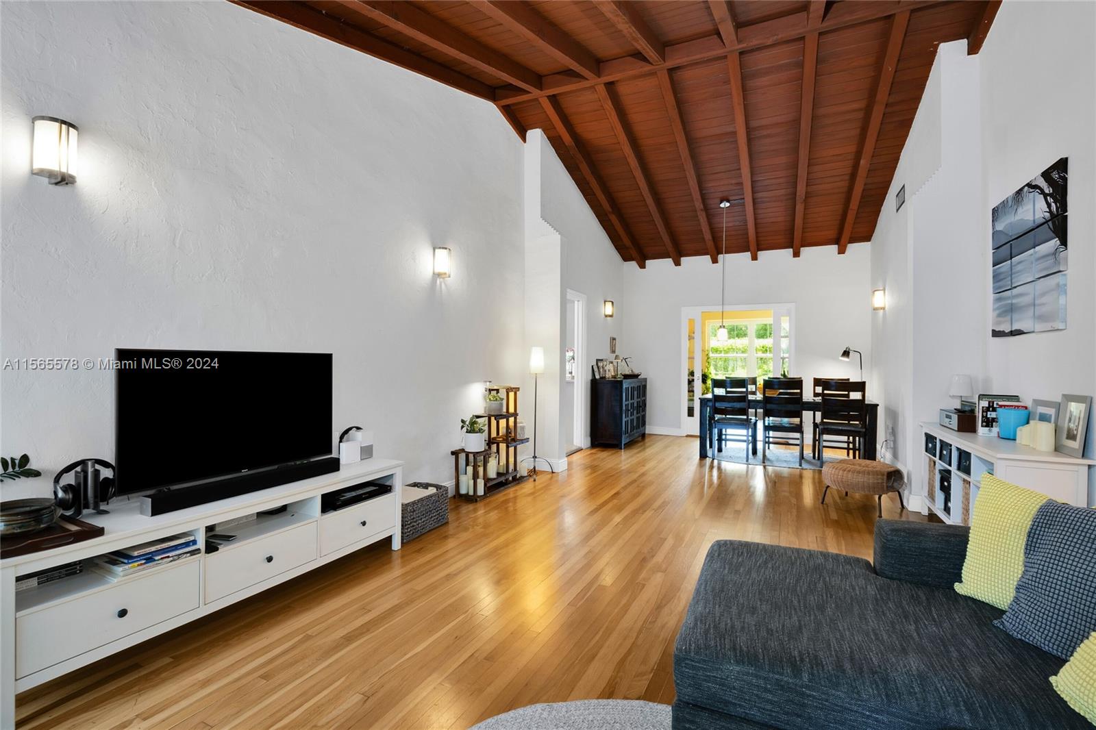 1811 Cortez St, Coral Gables, Florida 33134, 2 Bedrooms Bedrooms, ,2 BathroomsBathrooms,Residential,For Sale,1811 Cortez St,A11565578