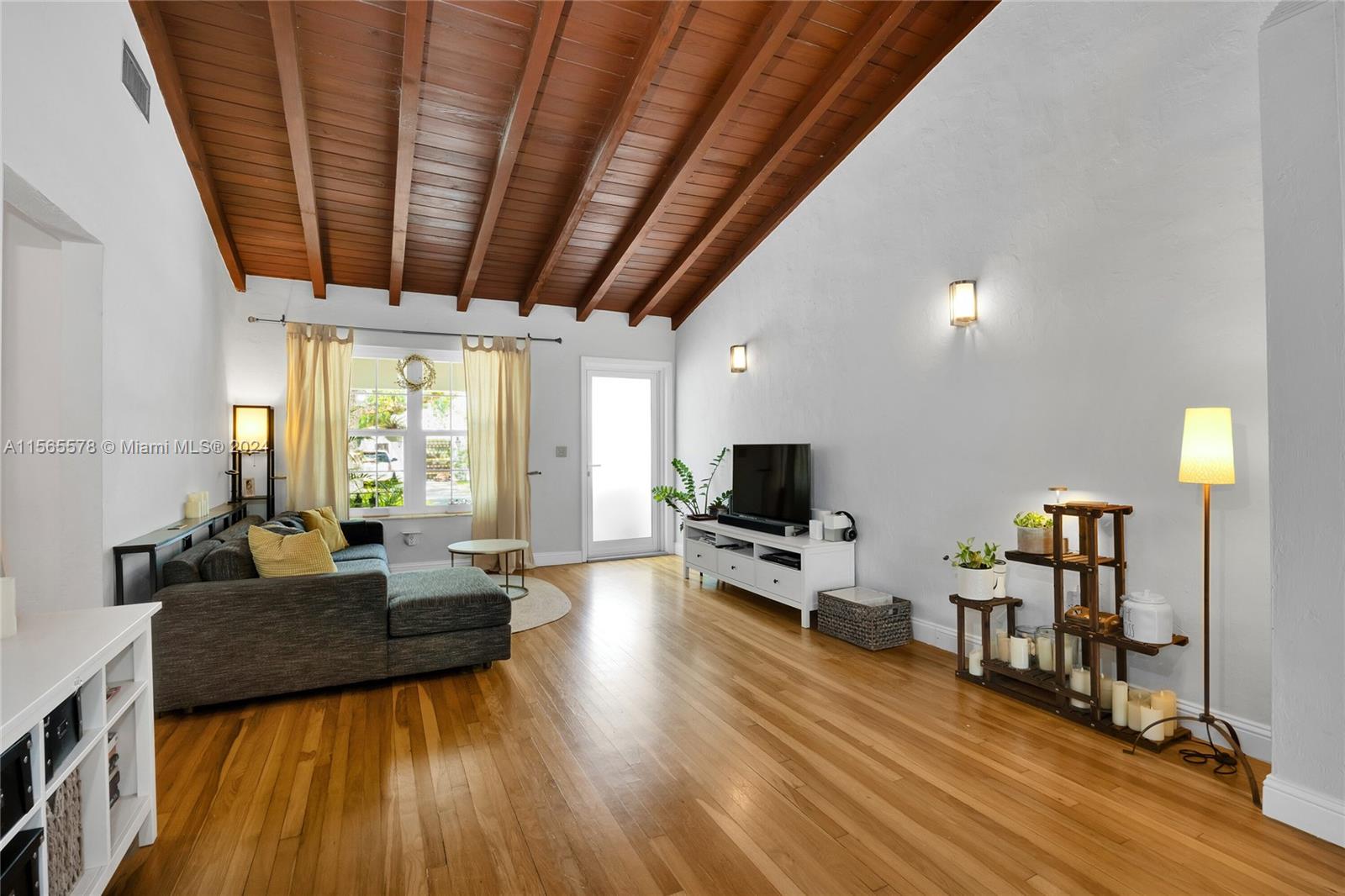 1811 Cortez St, Coral Gables, Florida 33134, 2 Bedrooms Bedrooms, ,2 BathroomsBathrooms,Residential,For Sale,1811 Cortez St,A11565578