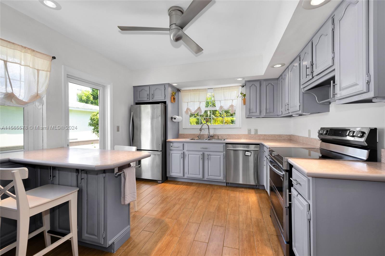 1811 Cortez St, Coral Gables, Florida 33134, 2 Bedrooms Bedrooms, ,2 BathroomsBathrooms,Residential,For Sale,1811 Cortez St,A11565578