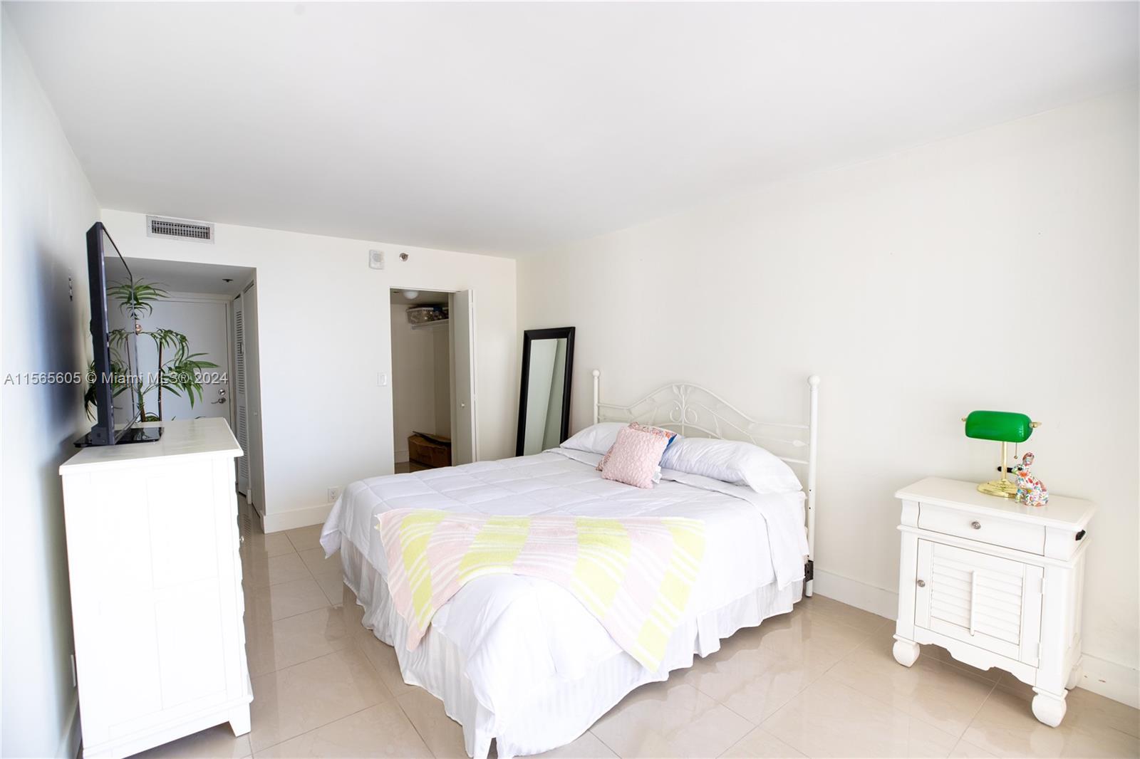 7601 E Treasure Dr 1524, North Bay Village, Florida 33141, 2 Bedrooms Bedrooms, ,2 BathroomsBathrooms,Residentiallease,For Rent,7601 E Treasure Dr 1524,A11565605
