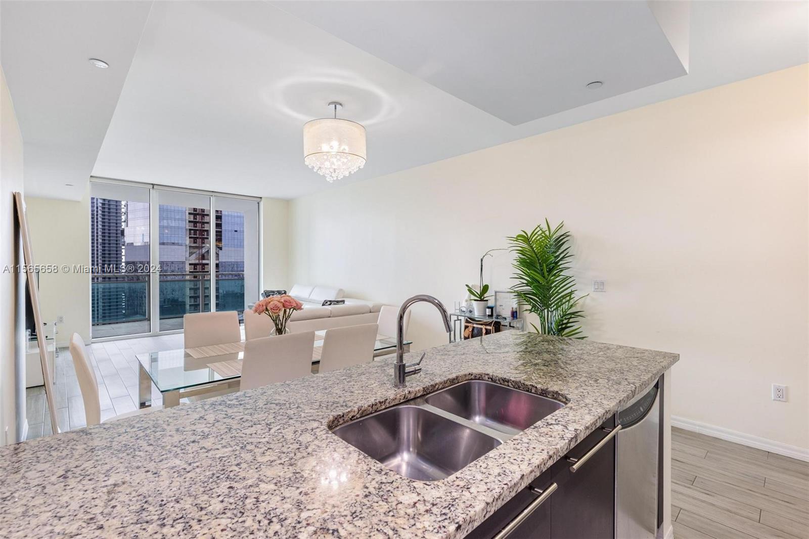 950 Brickell Bay Dr 3101, Miami, Florida 33131, 1 Bedroom Bedrooms, ,1 BathroomBathrooms,Residentiallease,For Rent,950 Brickell Bay Dr 3101,A11565658