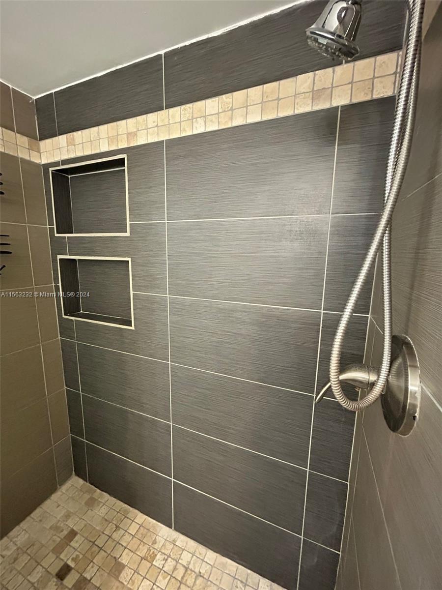 600 NE 25th St 44, Miami, Florida 33137, 1 Bedroom Bedrooms, ,1 BathroomBathrooms,Residential,For Sale,600 NE 25th St 44,A11563232
