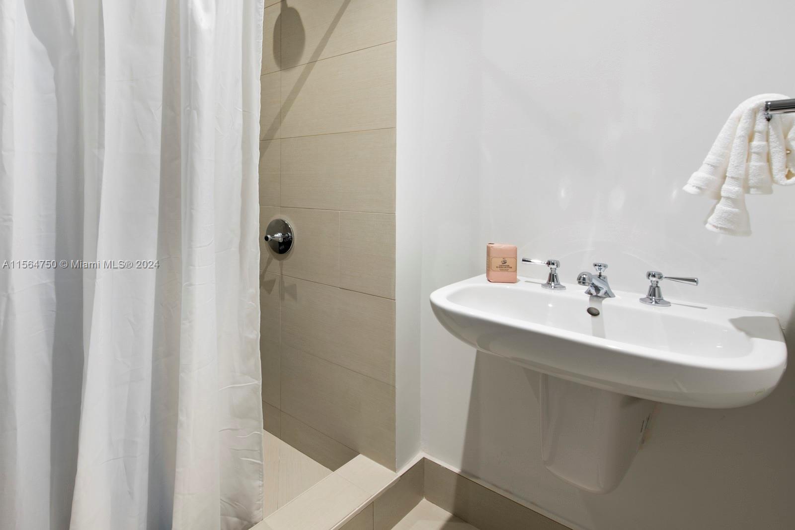 15701 Collins Ave 4601, Sunny Isles Beach, Florida 33160, 3 Bedrooms Bedrooms, ,4 BathroomsBathrooms,Residential,For Sale,15701 Collins Ave 4601,A11564750