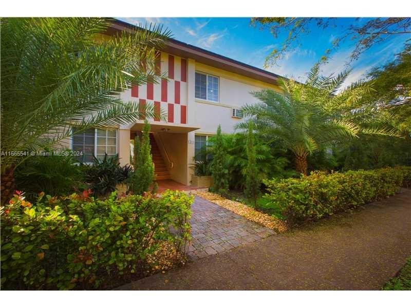 1300 Salzedo St 10, Coral Gables, Florida 33134, 1 Bedroom Bedrooms, ,1 BathroomBathrooms,Residentiallease,For Rent,1300 Salzedo St 10,A11565541