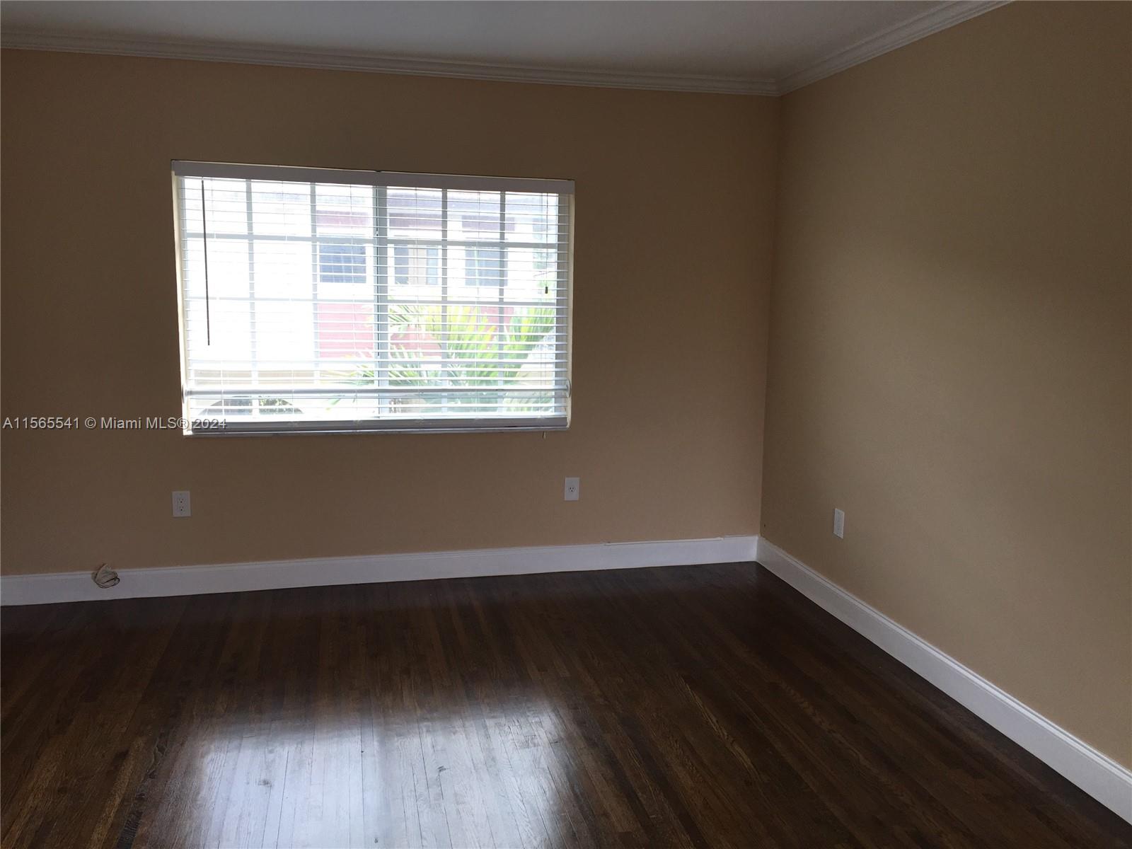 1300 Salzedo St 10, Coral Gables, Florida 33134, 1 Bedroom Bedrooms, ,1 BathroomBathrooms,Residentiallease,For Rent,1300 Salzedo St 10,A11565541