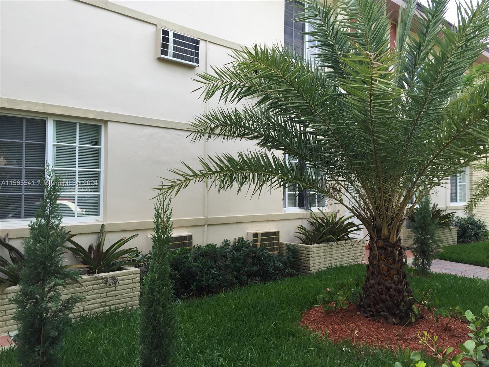 1300 Salzedo St 10, Coral Gables, Florida 33134, 1 Bedroom Bedrooms, ,1 BathroomBathrooms,Residentiallease,For Rent,1300 Salzedo St 10,A11565541