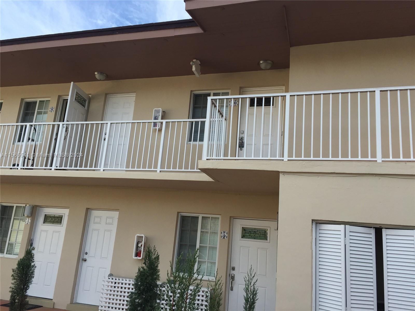 1300 Salzedo St 10, Coral Gables, Florida 33134, 1 Bedroom Bedrooms, ,1 BathroomBathrooms,Residentiallease,For Rent,1300 Salzedo St 10,A11565541
