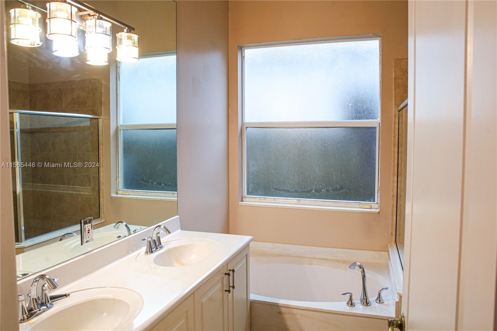 3488 NE 1st St 3488, Homestead, Florida 33033, 3 Bedrooms Bedrooms, ,2 BathroomsBathrooms,Residentiallease,For Rent,3488 NE 1st St 3488,A11565446