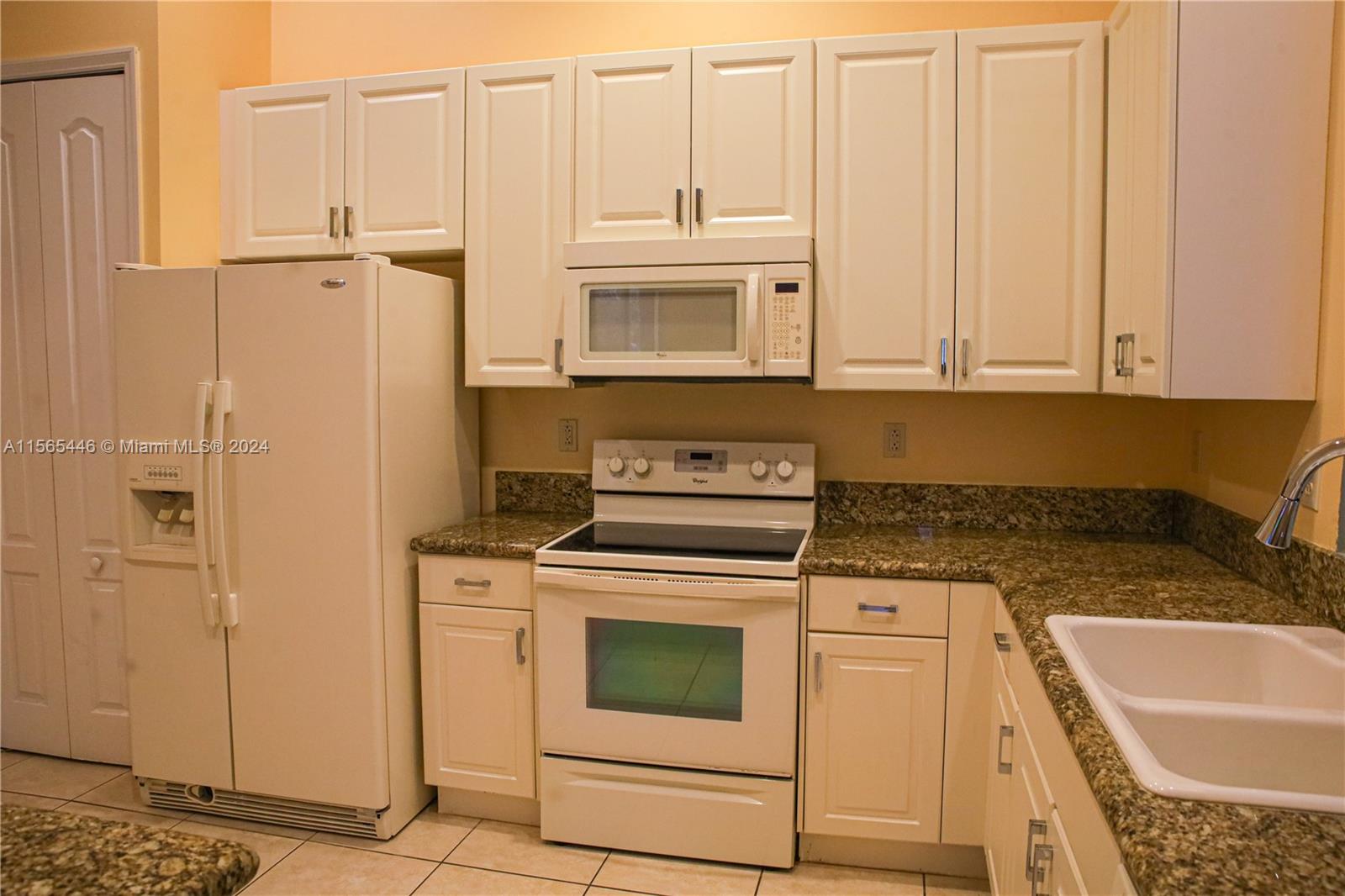 3488 NE 1st St 3488, Homestead, Florida 33033, 3 Bedrooms Bedrooms, ,2 BathroomsBathrooms,Residentiallease,For Rent,3488 NE 1st St 3488,A11565446