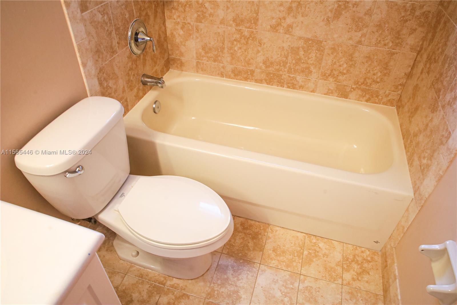 3488 NE 1st St 3488, Homestead, Florida 33033, 3 Bedrooms Bedrooms, ,2 BathroomsBathrooms,Residentiallease,For Rent,3488 NE 1st St 3488,A11565446