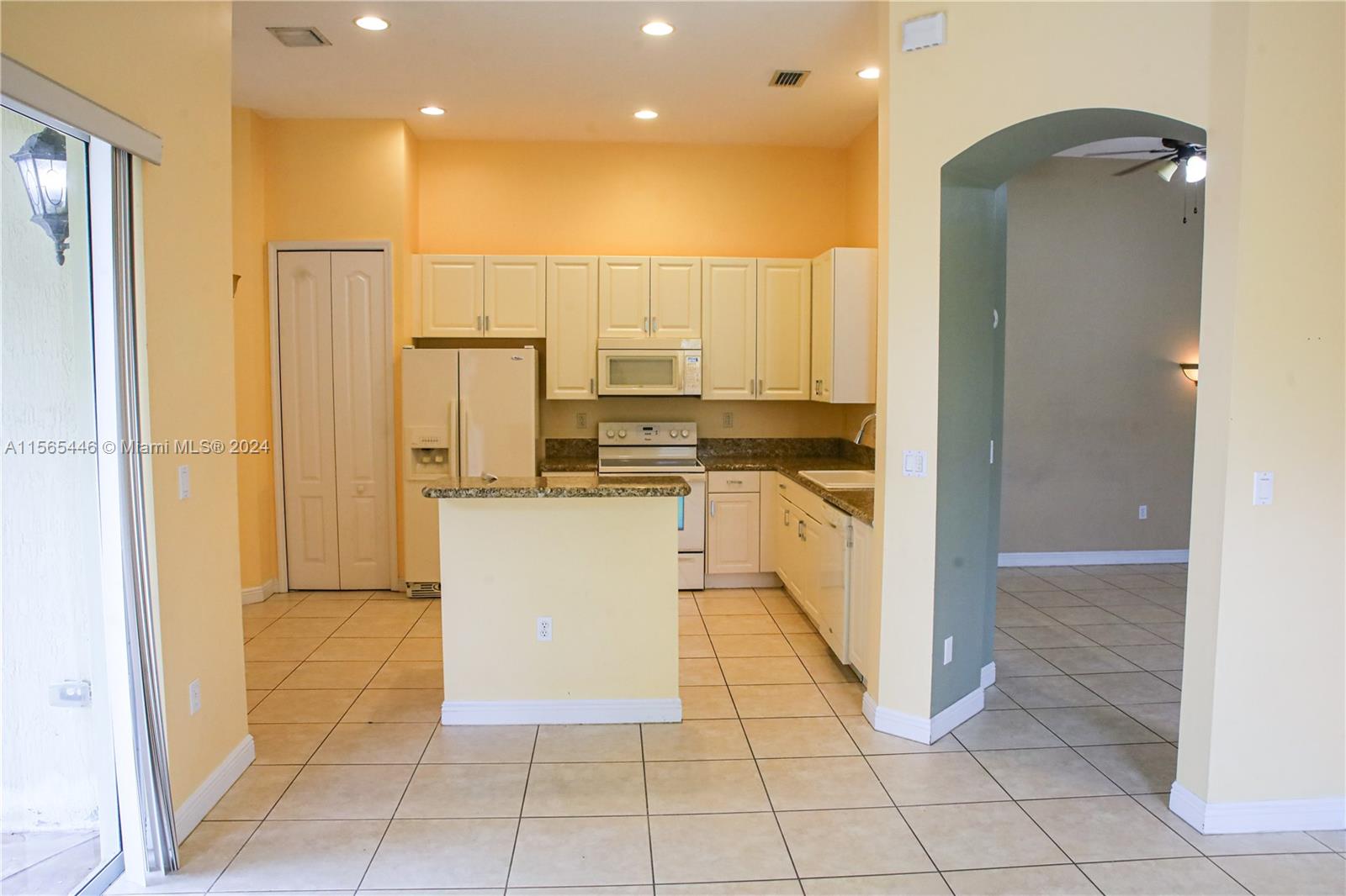 3488 NE 1st St 3488, Homestead, Florida 33033, 3 Bedrooms Bedrooms, ,2 BathroomsBathrooms,Residentiallease,For Rent,3488 NE 1st St 3488,A11565446