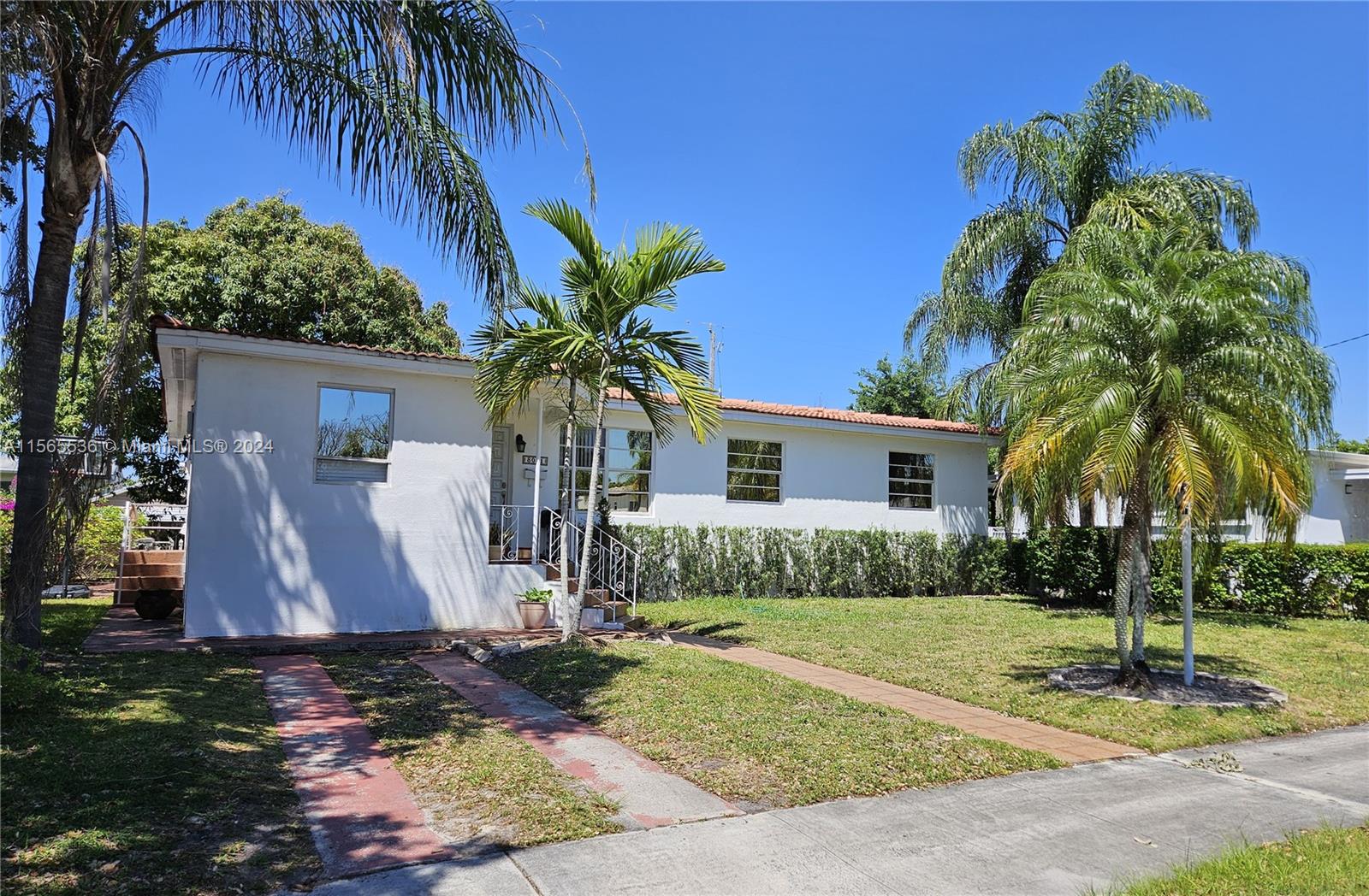 8011 SW 18th Ter  For Sale A11565536, FL